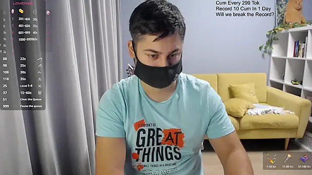 Snapshot of Tomguys chatting on November 2025 08:17:01 AM Tomguys online show from November 2025 08:17:01 AM