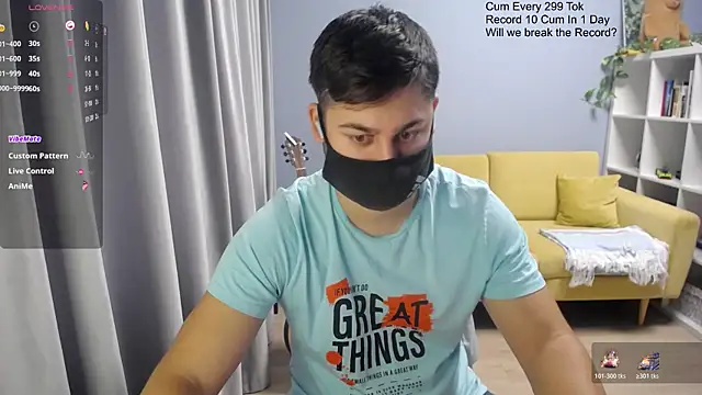 Snapshot of Tomguys chatting on November 2025 08:29:02 AM Tomguys online show from November 2025 08:29:02 AM