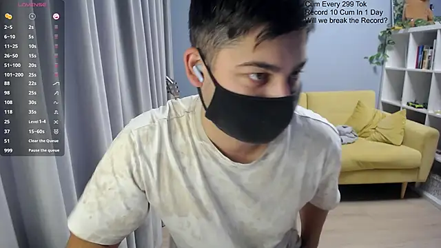 Snapshot of Tomguys chatting on December 2025 06:55:02 AM Tomguys online show from December 2025 06:55:02 AM