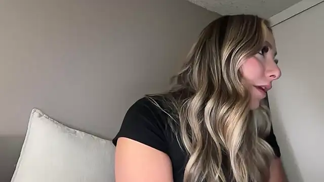 Snapshot of lustfulsmiles chatting on May 2026 11:21:01 PM lustfulsmiles online show from May 2026 11:21:01 PM