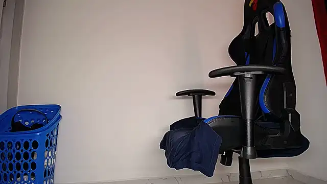 MAXJONES 2 online show from June 2026 09:25:02 PM