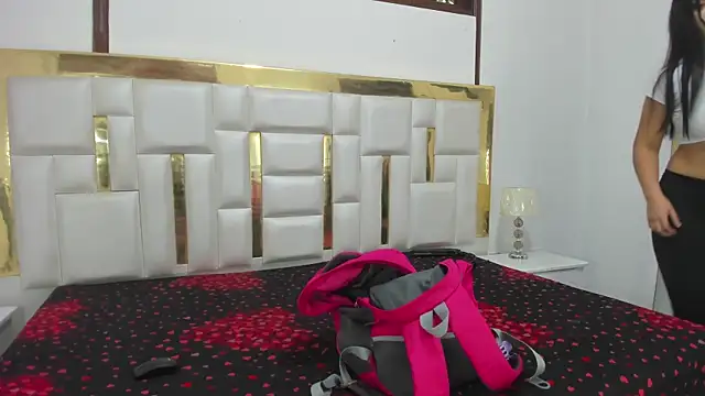 Snapshot of Kylieandjhonny chatting on January 2025 09:15:02 PM Kylieandjhonny online show from January 2025 09:15:02 PM