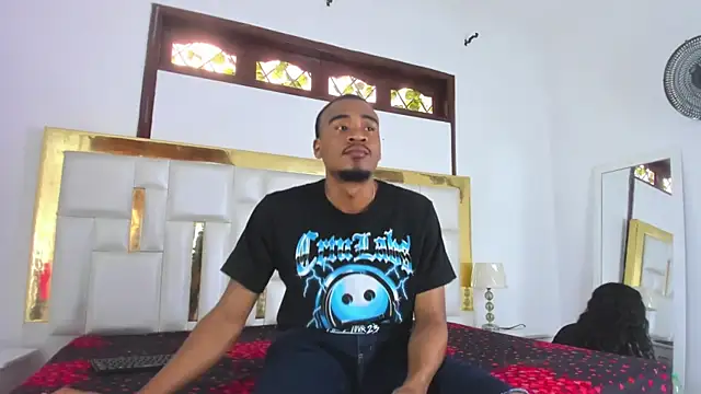 Snapshot of Kylieandjhonny chatting on February 2025 06:19:01 PM Kylieandjhonny online show from February 2025 06:19:01 PM