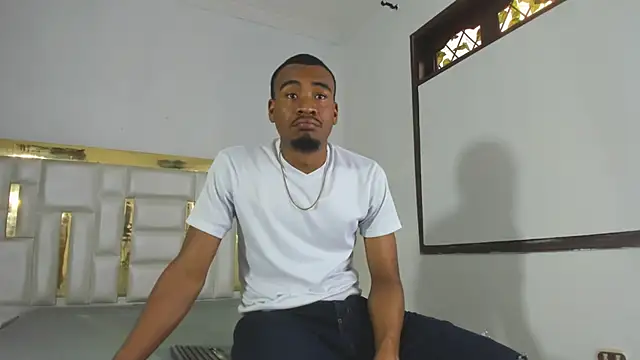 Snapshot of Kylieandjhonny chatting on February 2025 06:26:02 PM Kylieandjhonny online show from February 2025 06:26:02 PM