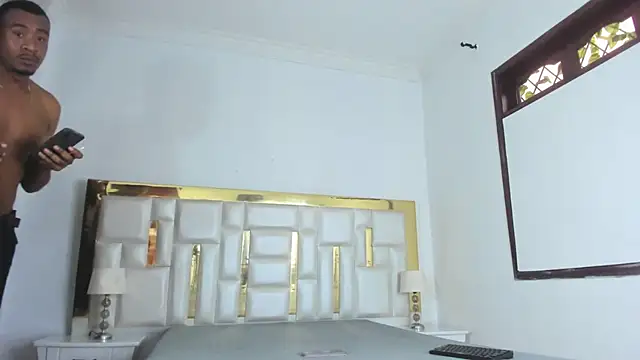 Snapshot of Kylieandjhonny chatting on March 2025 06:45:02 PM Kylieandjhonny online show from March 2025 06:45:02 PM