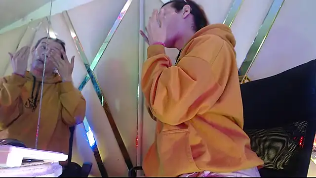 Snapshot of StefyFerrer chatting on October 2025 02:39:02 AM StefyFerrer online show from October 2025 02:39:02 AM