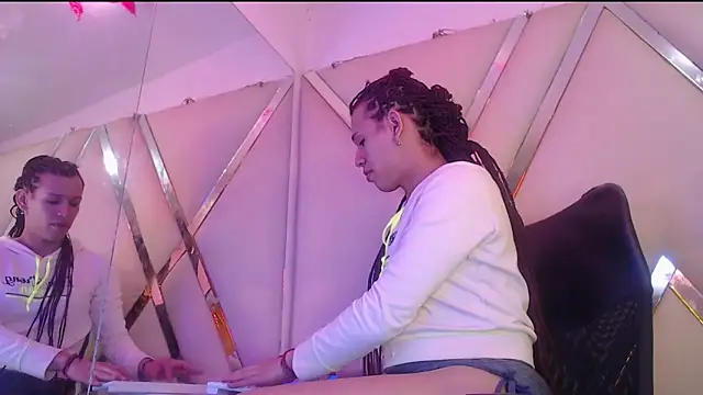 Snapshot of StefyFerrer chatting on November 2025 02:03:01 AM StefyFerrer online show from November 2025 02:03:01 AM