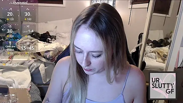 Snapshot of ursluttygf chatting on December 2024 01:39:02 AM ursluttygf online show from December 2024 01:39:02 AM