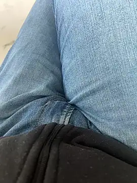 Snapshot of Cezar993 chatting on December 2024 12:38:01 PM Cezar993 online show from December 2024 12:38:01 PM