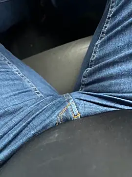 Snapshot of Cezar993 chatting on January 2025 01:47:01 PM Cezar993 online show from January 2025 01:47:01 PM