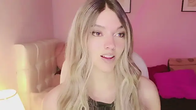 Snapshot of EvaEvangeline chatting on December 2025 01:05:02 PM EvaEvangeline online show from December 2025 01:05:02 PM