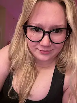 PiggyRose online show from March 2025 05:00:01 AM