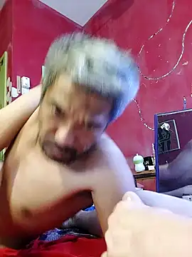 Snapshot of UncleHusz chatting on October 2025 11:13:01 PM UncleHusz online show from October 2025 11:13:01 PM