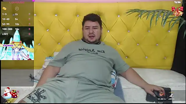 Snapshot of oso_dirty_ chatting on December 2024 05:32:01 PM oso dirty online show from December 2024 05:32:01 PM