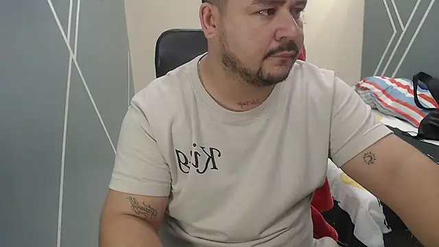 Snapshot of oso_dirty_ chatting on January 2025 05:28:01 PM oso dirty online show from January 2025 05:28:01 PM