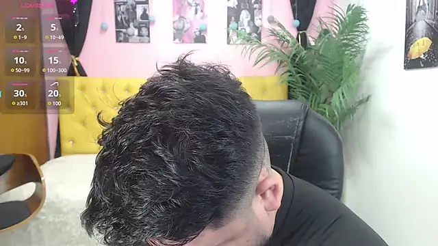 Snapshot of oso_dirty_ chatting on February 2025 05:40:01 PM oso dirty online show from February 2025 05:40:01 PM