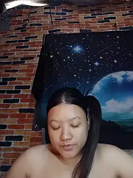 Snapshot of Urchanel chatting on May 2026 10:37:01 PM Urchanel online show from May 2026 10:37:01 PM