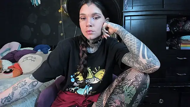 Lilmarieee online show from November 2025 09:37:01 PM