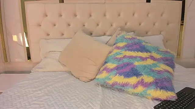 Meghan stonne  online show from November 2025 07:07:02 PM