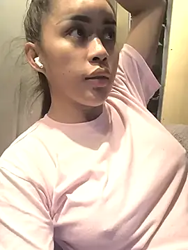 Snapshot of QuiinMollyXxX chatting on February 2025 07:53:02 AM QuiinMollyXxX online show from February 2025 07:53:02 AM