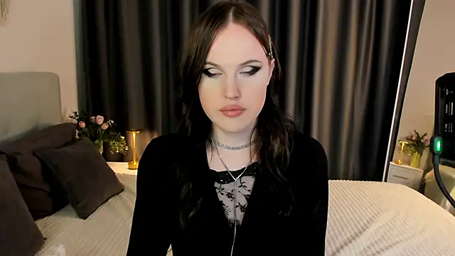 EffieMinki online show from February 2026 11:39:01 AM