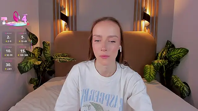 Snapshot of Kira_Quinn chatting on November 2025 06:48:01 AM Kira Quinn online show from November 2025 06:48:01 AM