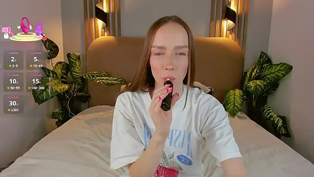 Snapshot of Kira_Quinn chatting on November 2025 07:08:02 AM Kira Quinn online show from November 2025 07:08:02 AM