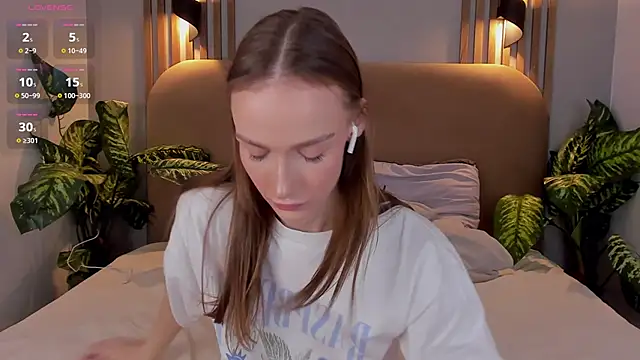 Snapshot of Kira_Quinn chatting on November 2025 06:57:01 AM Kira Quinn online show from November 2025 06:57:01 AM