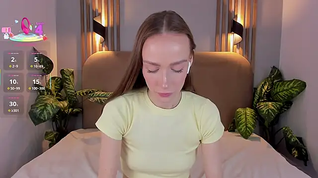 Snapshot of Kira_Quinn chatting on November 2025 07:29:01 AM Kira Quinn online show from November 2025 07:29:01 AM