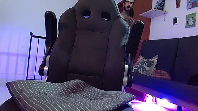 Snapshot of harry_reems1 chatting on January 2026 07:43:02 AM harry reems1 online show from January 2026 07:43:02 AM