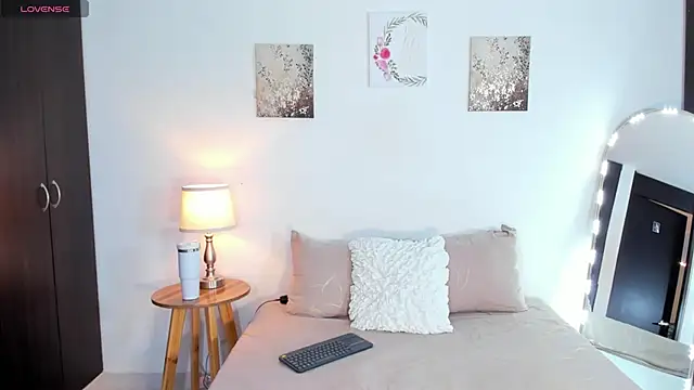 SarahCinnamon- online show from January 2026 08:14:01 PM