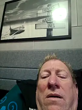 tomtom111111 online show from October 2025 02:03:02 PM