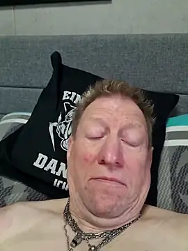 tomtom111111 online show from April 2026 02:04:02 PM