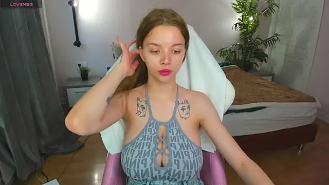 Snapshot of Lesya_Flin chatting on October 2025 10:06:01 AM Lesya Flin online show from October 2025 10:06:01 AM