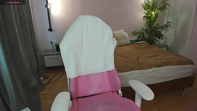 Snapshot of Lesya_Flin chatting on October 2025 09:21:02 AM Lesya Flin online show from October 2025 09:21:02 AM