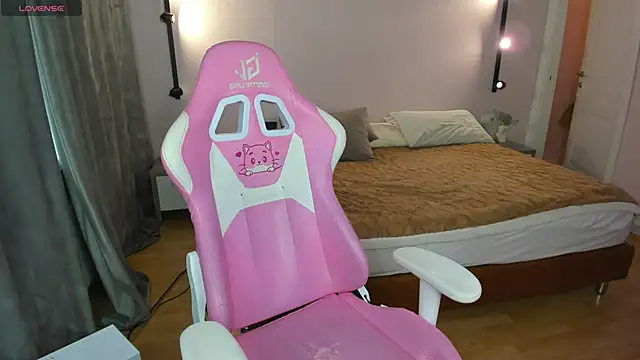 Snapshot of Lesya_Flin chatting on November 2025 09:18:02 AM Lesya Flin online show from November 2025 09:18:02 AM