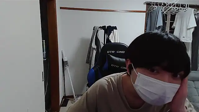 Snapshot of pychan chatting on April 2026 12:57:01 PM pychan online show from April 2026 12:57:01 PM
