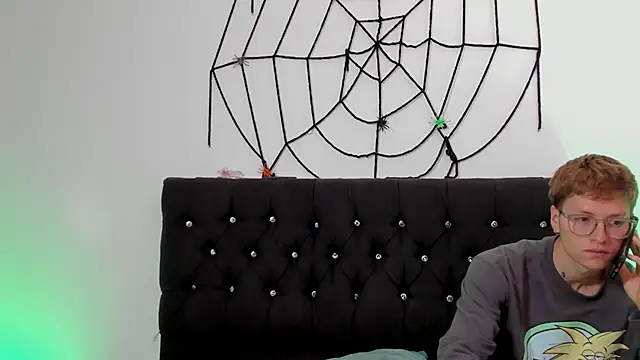 A sexy couple   online show from November 2025 06:20:01 PM