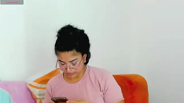 Snapshot of moana_taylor chatting on June 2026 12:22:01 PM moana taylor online show from June 2026 12:22:01 PM