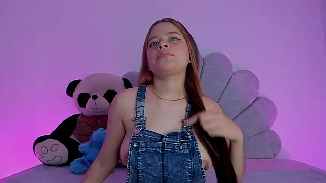 Snapshot of EmmaClarck chatting on December 2024 09:41:01 PM EmmaClarck online show from December 2024 09:41:01 PM