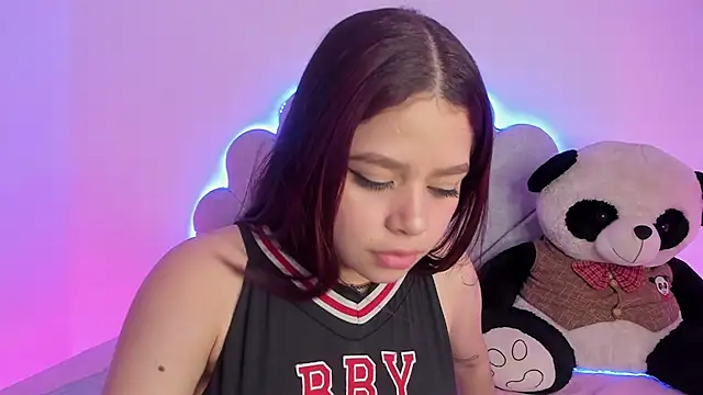 Snapshot of EmmaClarck chatting on February 2025 10:28:02 PM EmmaClarck online show from February 2025 10:28:02 PM