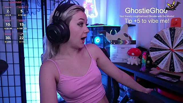Snapshot of GhostieGhoo chatting on June 2026 07:35:02 PM GhostieGhoo online show from June 2026 07:35:02 PM