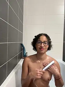 Lauyako online show from February 2025 09:26:02 PM