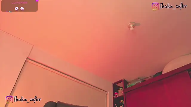 Snapshot of Laurent-Glass chatting on November 2025 04:23:02 AM Laurent-Glass online show from November 2025 04:23:02 AM