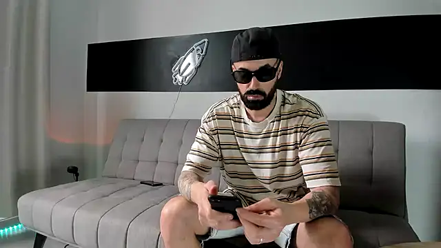 Snapshot of MattxFeet chatting on December 2024 05:22:01 PM MattxFeet online show from December 2024 05:22:01 PM