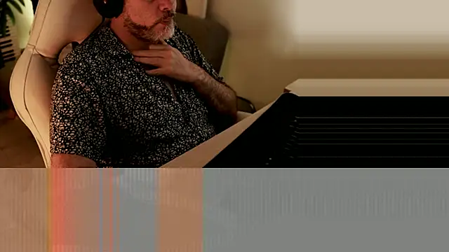 Snapshot of Sanders_White chatting on December 2024 10:04:01 PM Sanders White online show from December 2024 10:04:01 PM