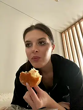 Snapshot of little_belucci chatting on November 2025 01:44:02 PM little belucci online show from November 2025 01:44:02 PM