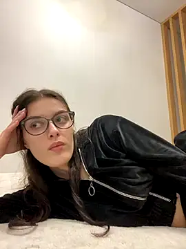 Snapshot of little_belucci chatting on November 2025 01:44:01 PM little belucci online show from November 2025 01:44:01 PM