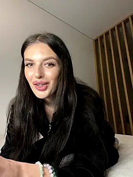 Snapshot of little_belucci chatting on November 2025 02:38:01 PM little belucci online show from November 2025 02:38:01 PM