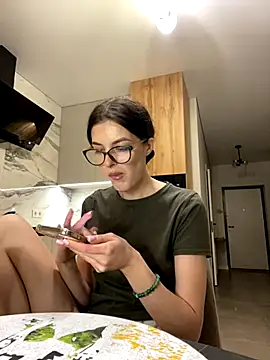 Snapshot of little_belucci chatting on November 2025 02:21:02 PM little belucci online show from November 2025 02:21:02 PM